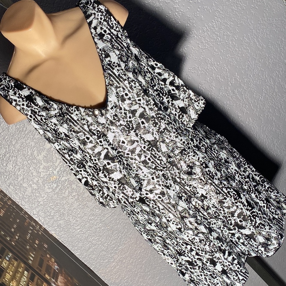 BEBE - NWT - shorts romper: sequin black & white sleeveless w lining, zip - 12 - Picture 1 of 16